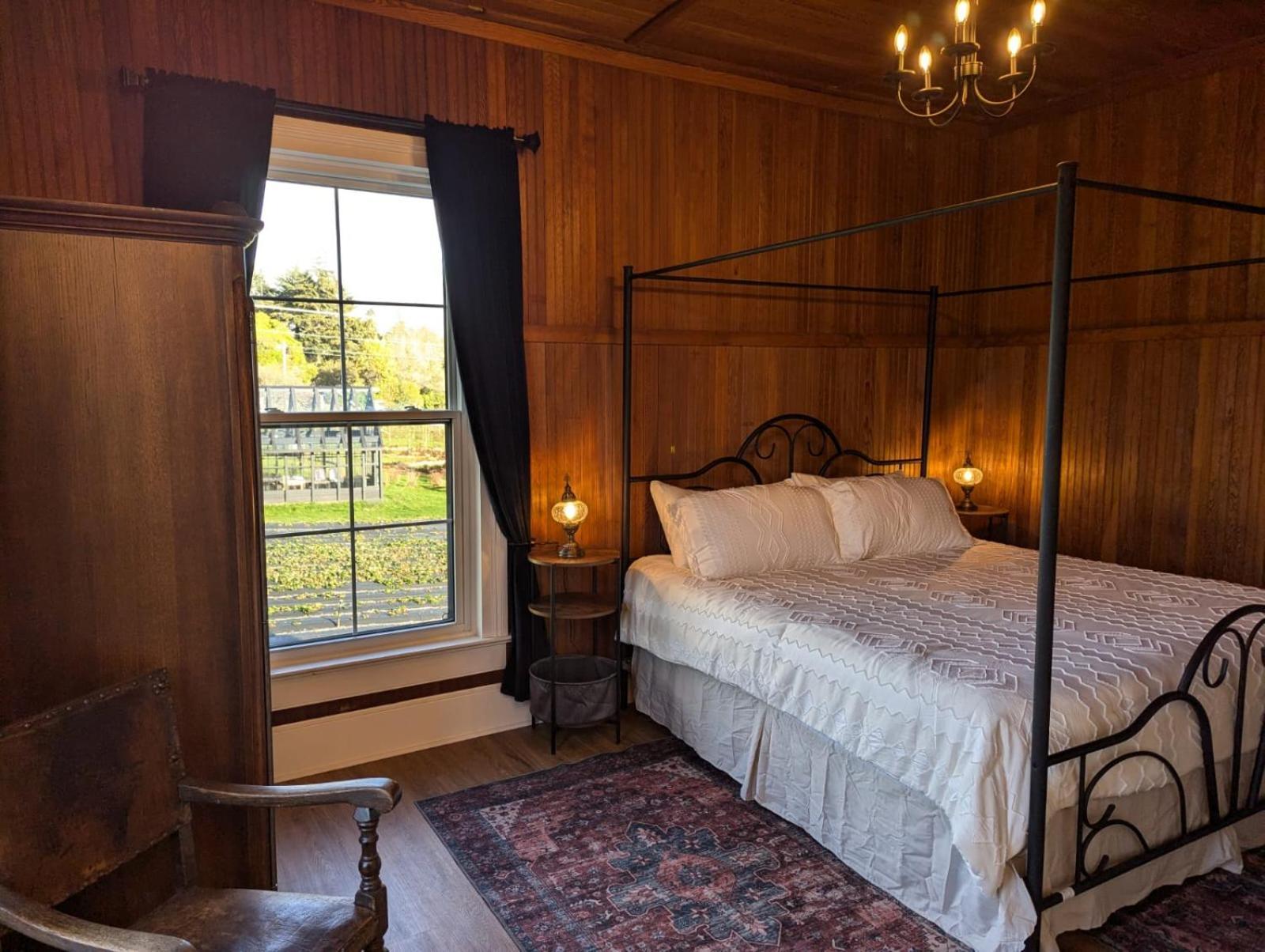 Woodside Farm Country Inn Sooke Esterno foto