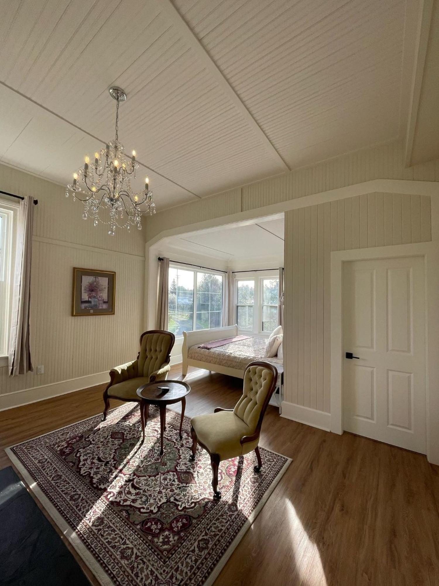Woodside Farm Country Inn Sooke Esterno foto